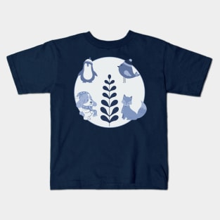 Cozied up animals in winter Kids T-Shirt